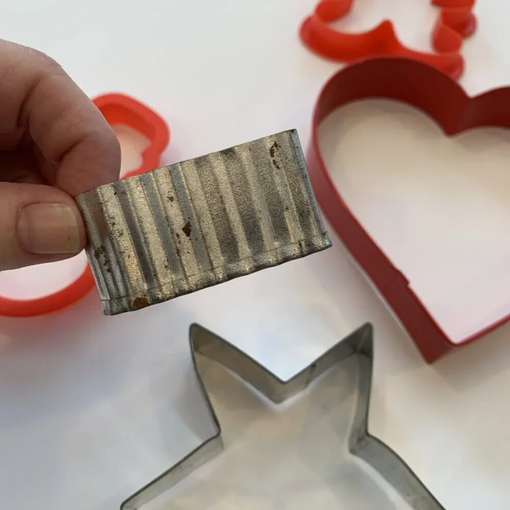 Set of 13 Plastic and Metal Cookie Cutters Biscuit Cutters